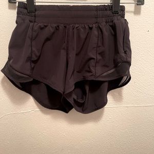 Black Size 0-2 Lululemon Hotty Hot Shorts (2.5)